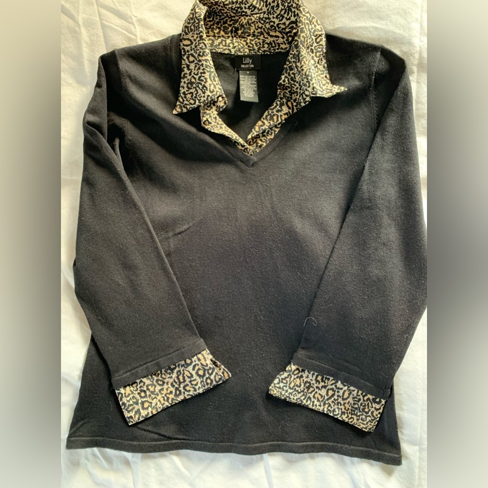 LILY | M | Black sweater with leopard pattern accent v-neck collar and cuffs